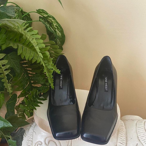 [SOLD] Y2K Vintage Nine West Square Toe Pumps - Picture 3 of 8